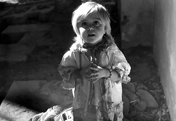 Оксана Шлапак в фильме Среди серых камней