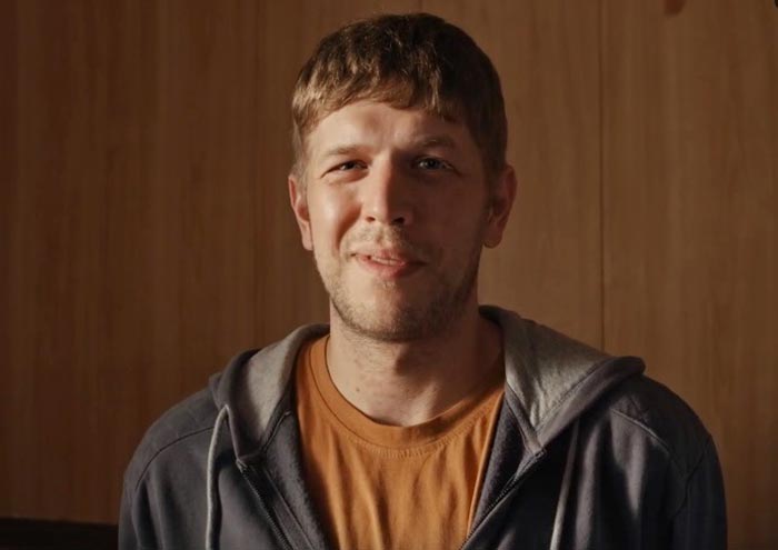 Олег Новиков в фильме Всем по 50