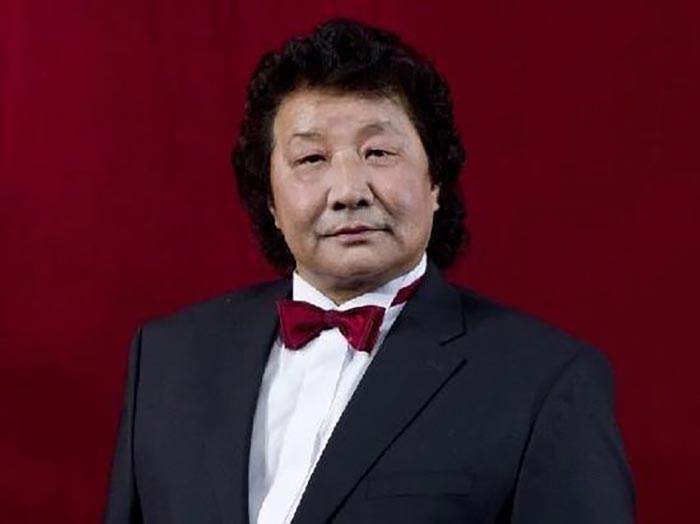 актер Олег Бабуев