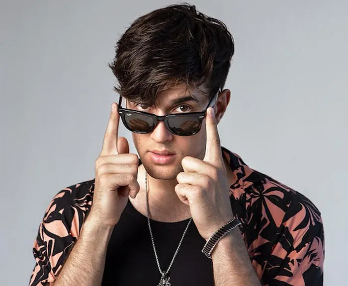 певец Олег Терновой