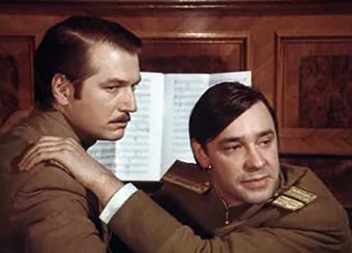 Олег Ефремов в фильме Государственная граница