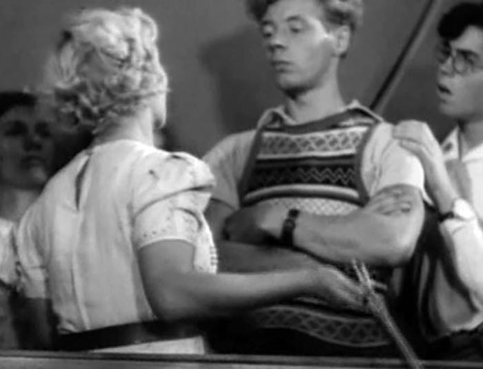 Олег Павленко в фильме Шуми, городок