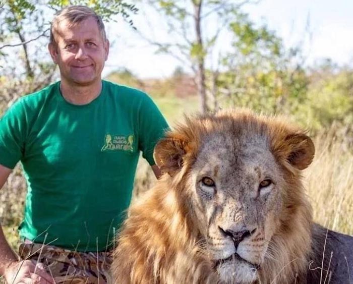 Олег Зубков и лев