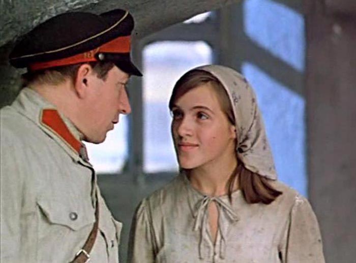 Ольга Ильющенко в фильме Красные пчёлы