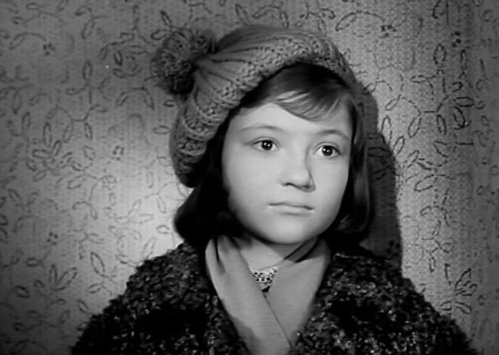 Ольга Семенова в фильме Звонят, откройте дверь