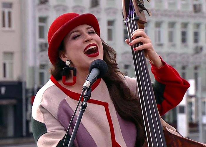 певица и контрабасистка Ольга Ступина