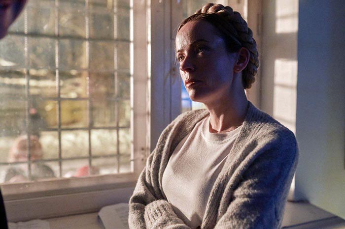 Ольга Зайцева в сериале Переведи её через Майдан