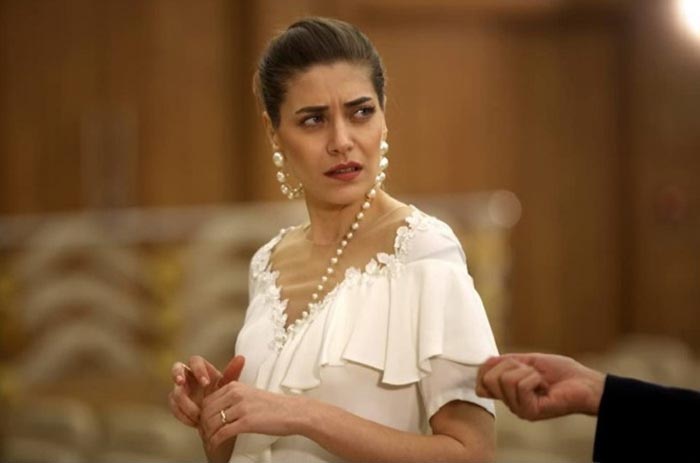 Ознур Серчелер в сериале Ранняя пташка