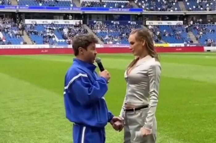 Павел Деревянко делает предложение Зое Фуць