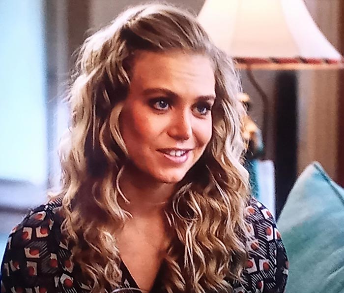 Пенелопа Митчелл в фильме Отдых акушерки