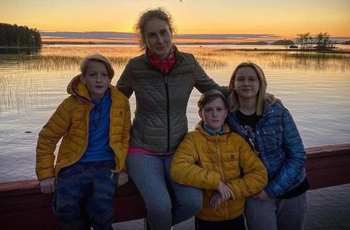 Первая жена Виталия Коваленко с детьми