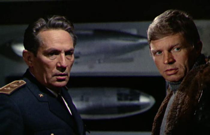 Питер Финч в фильме Красная палатка