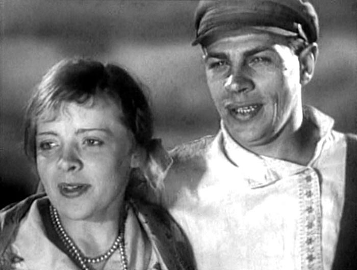 Петр Савин в фильме Гармонь