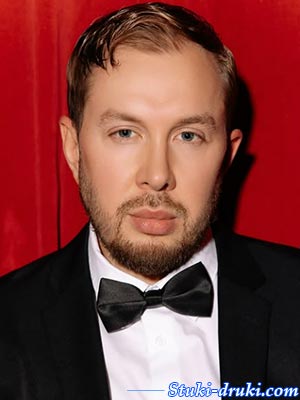 певец Александр Карпов