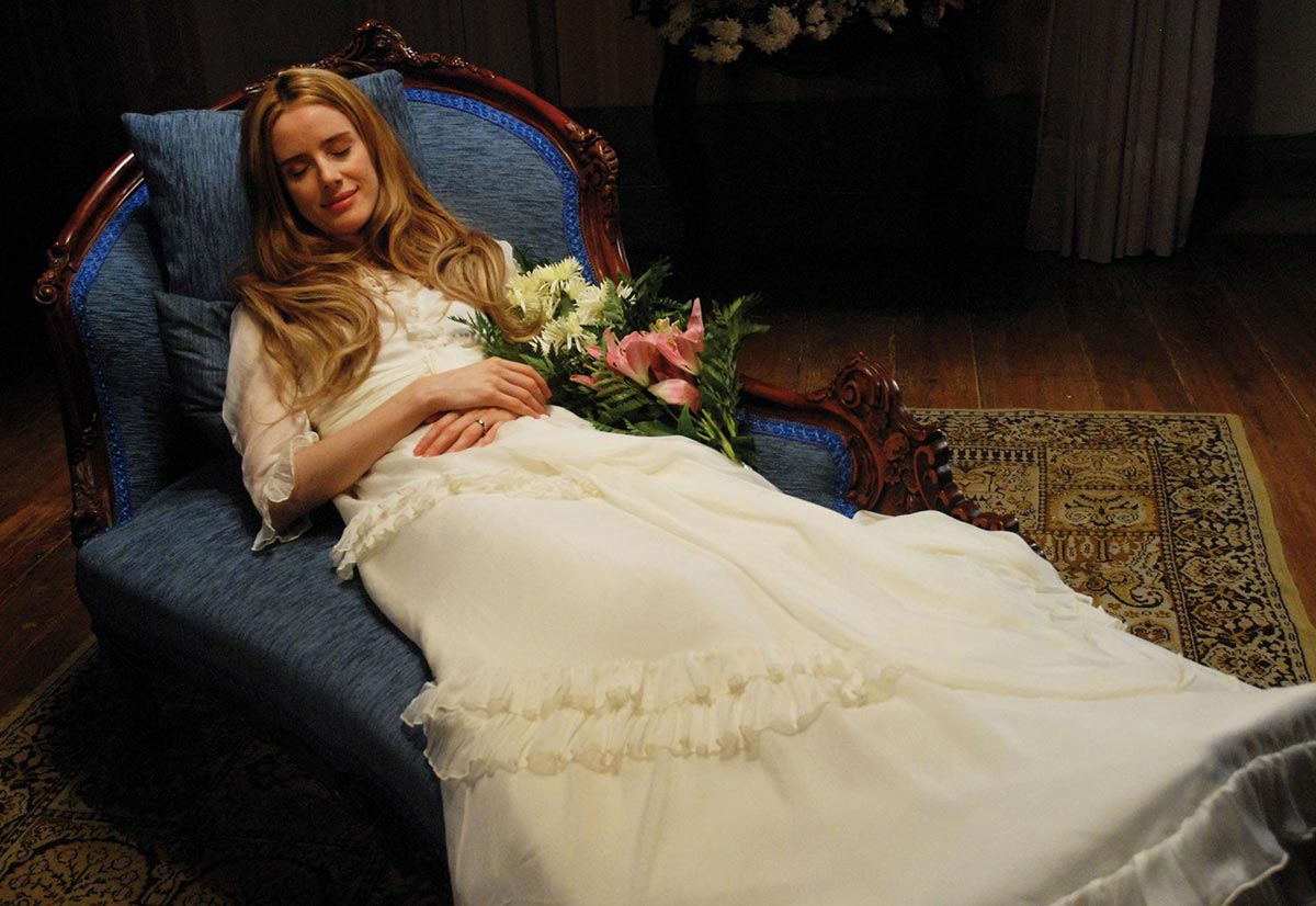 Пилар Лопес де Айала в фильме Странный случай Анжелики