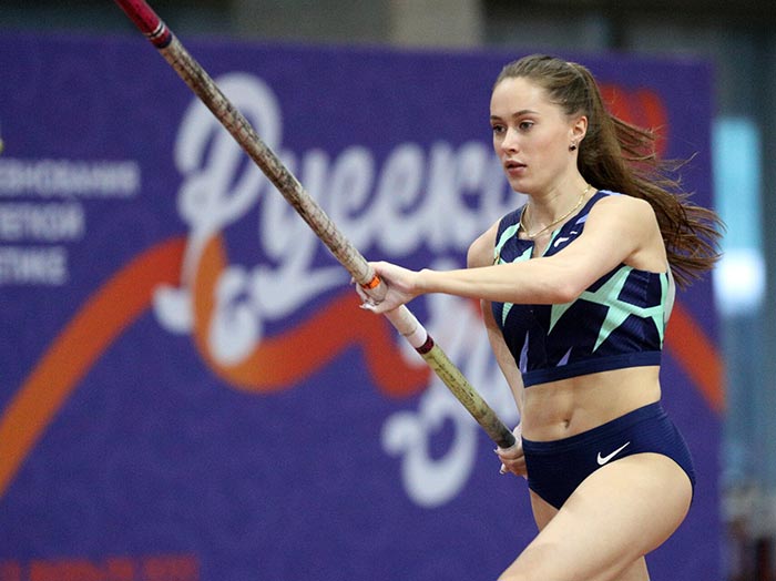 прыгунья с шестом Полина Кнороз