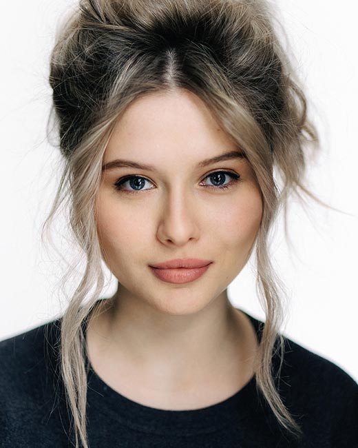 актриса Полина Шенаева