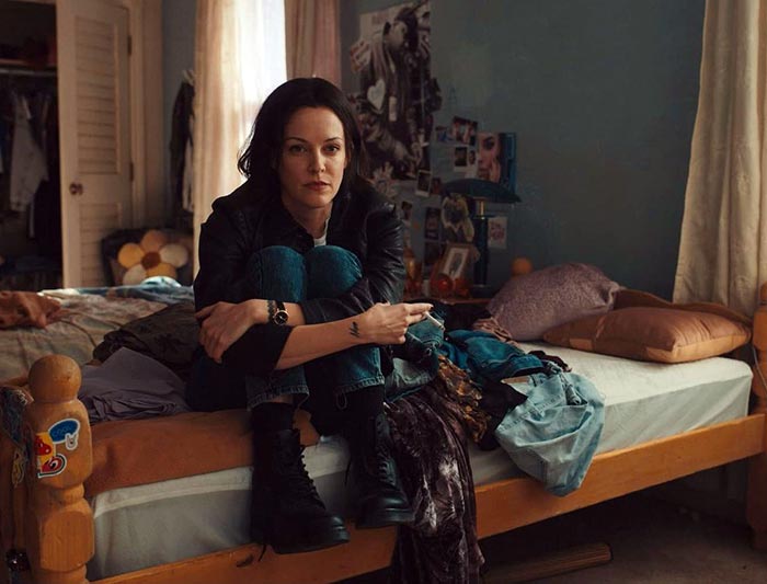 Райли Кио в сериале Под мостом