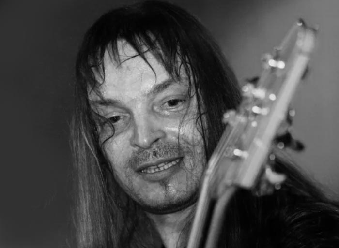 бас-гитарист Федор Васильев