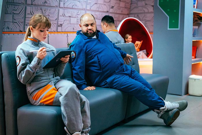 Роман Постовалов в сериале Митрич