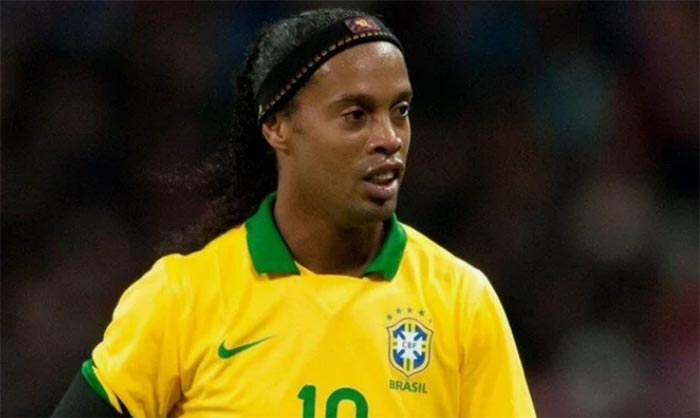 бразильский футболист Роналдиньо