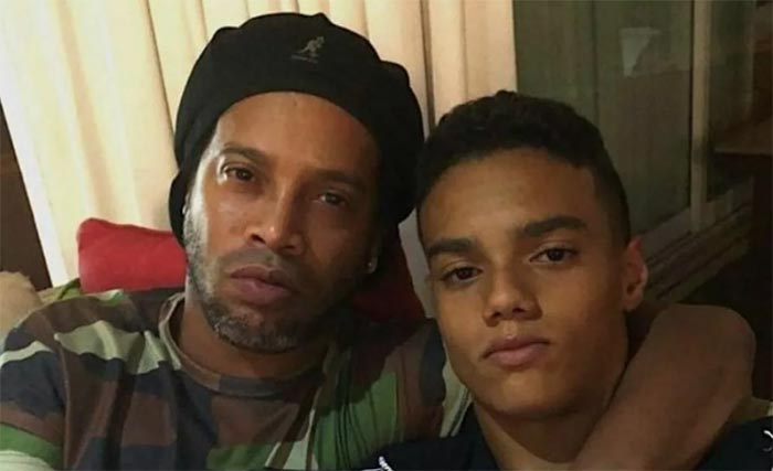 Роналдиньо с сыном