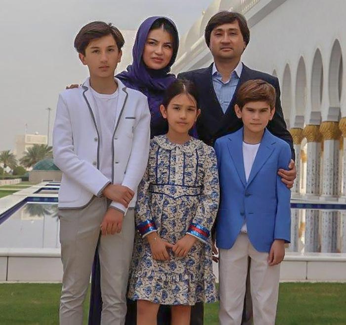 Саида Мирзиёева и Ойбек Турсунов с детьми