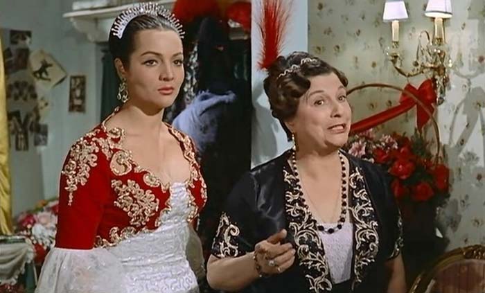 Сара Монтьель в фильме Последний куплет