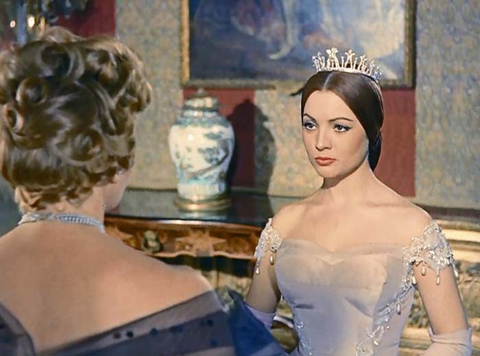 Сара Монтьель в фильме Продавщица фиалок