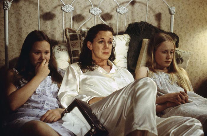 Сара Гадон в фильме Чему учатся девочки