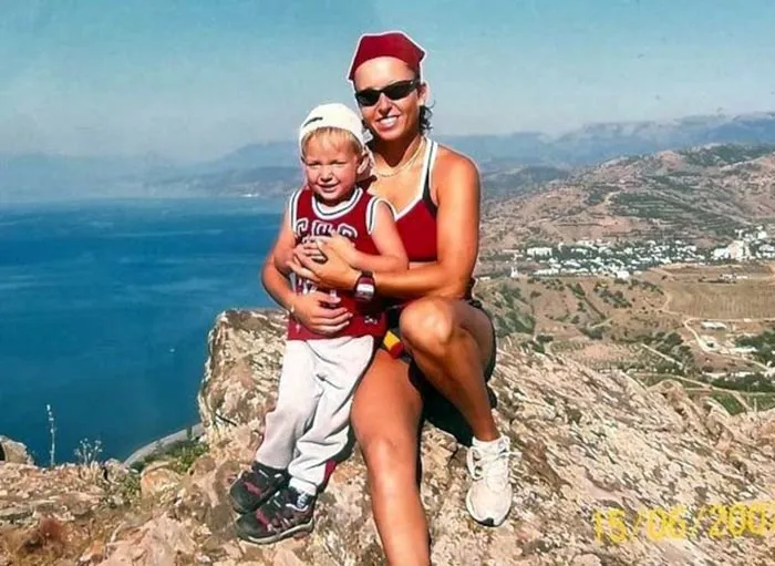 Савелий Коростелев в детстве с мамой