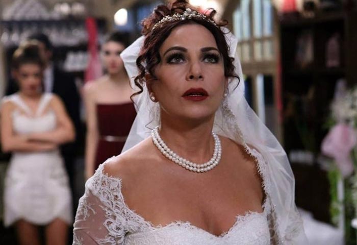 Шенай Гюрлер в сериале Сбежавшие невесты