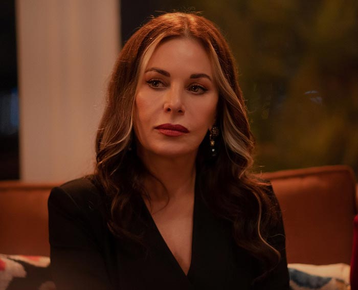 Шенай Гюрлер в сериале Спрячь меня