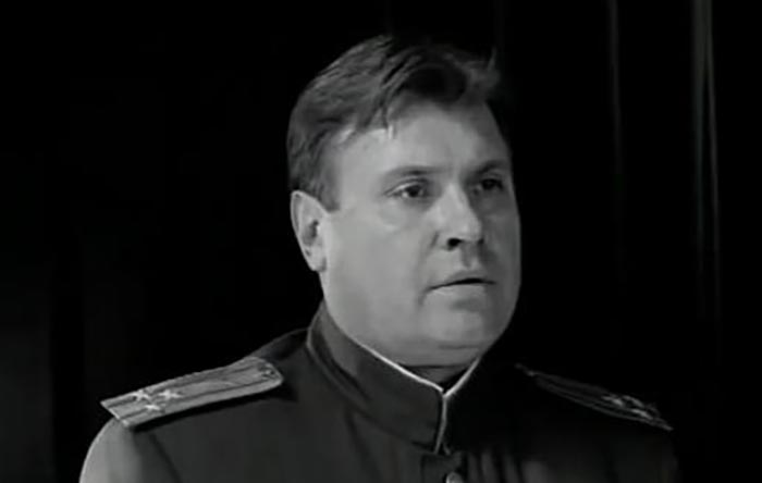 Сергей Зиновьев в сериале В полном одиночестве
