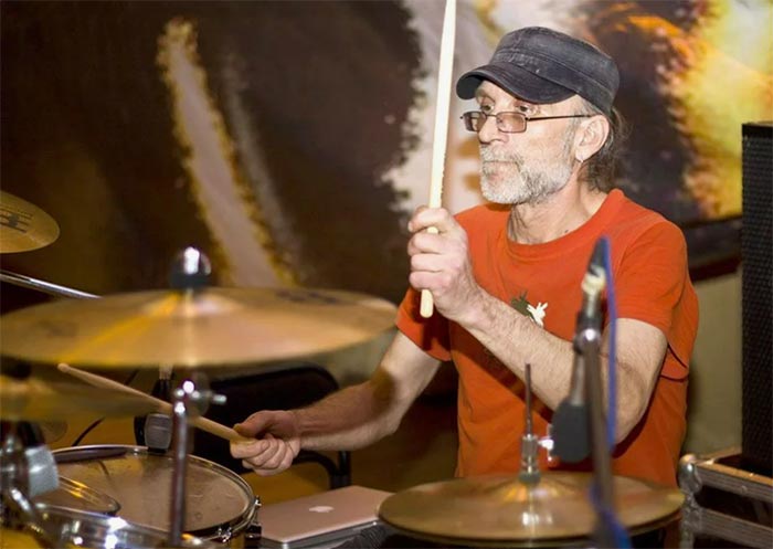 барабанщик Сергей Черняков