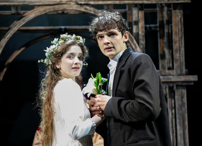 Сергей Филипович и Алиса Рейфер в спектакле Ромео и Джульетта