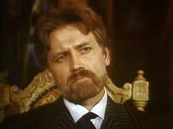 Сергей Лесной в фильме Крест на земле и луна в небе