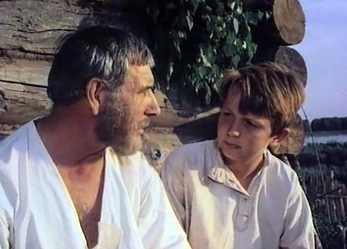 Сергей Амосов в фильме Праздники детства