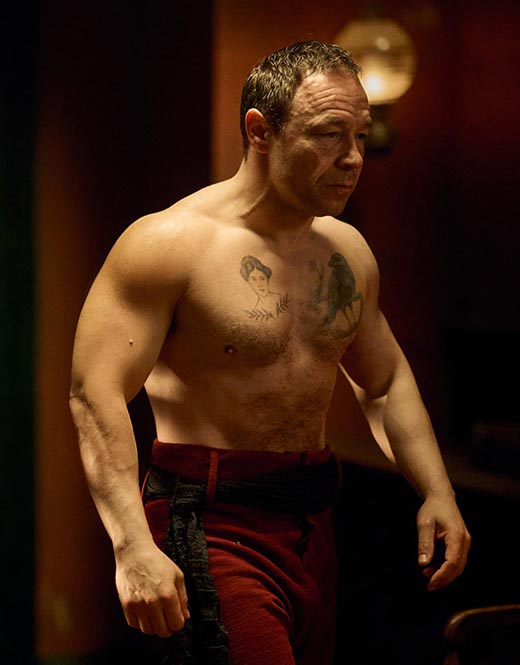 Стивен Грэм в сериале Тысяча ударов
