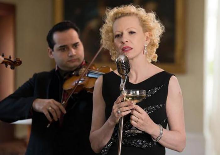 Санни Меллес в сериале Команда