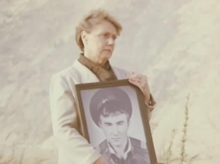 Сусанна Серова в фильме Зона Любэ