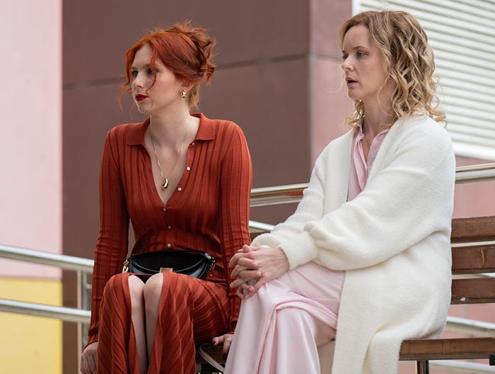 Светлана Богданова в сериале Срывая маски