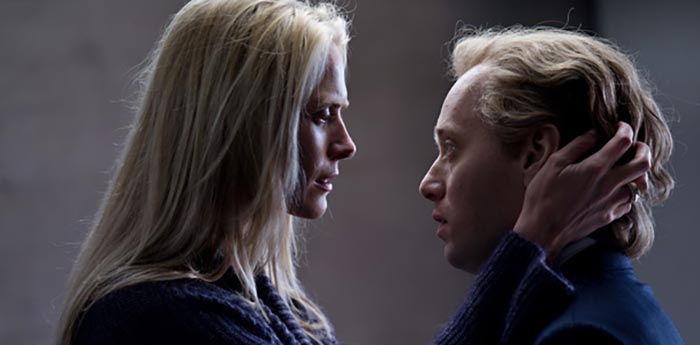 Сюннёве Макоди Лунд в фильме Охотники за головами