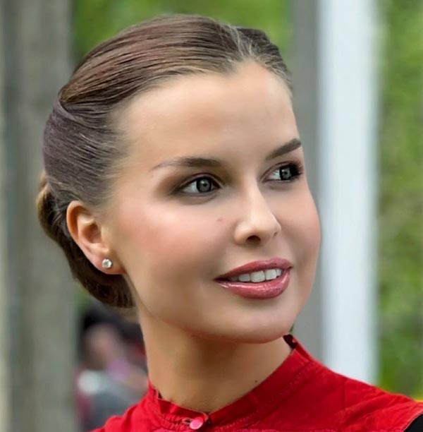 исполнительница русских народных песен Татьяна Куртукова