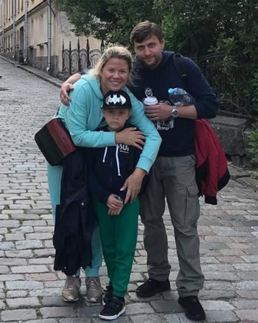 Татьяна Трунова и Никита Барсуков с сыном