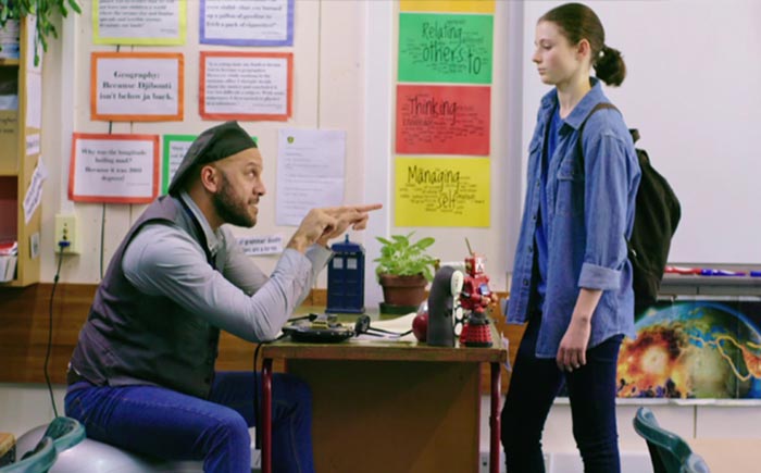 Томасин Маккензи в сериале Люси Льюис не может проиграть