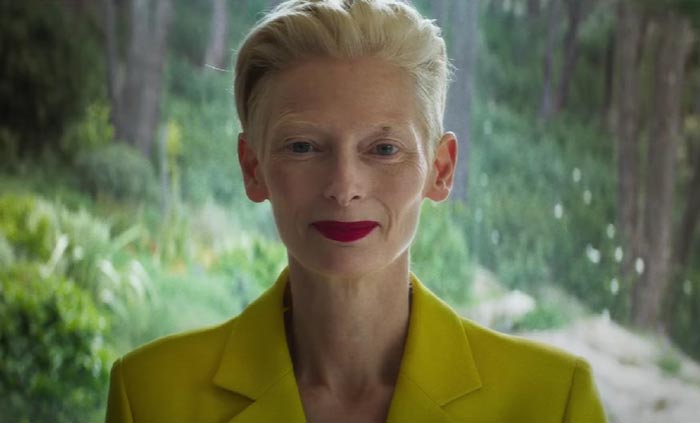 Тильда Суинтон в фильме Комната по соседству