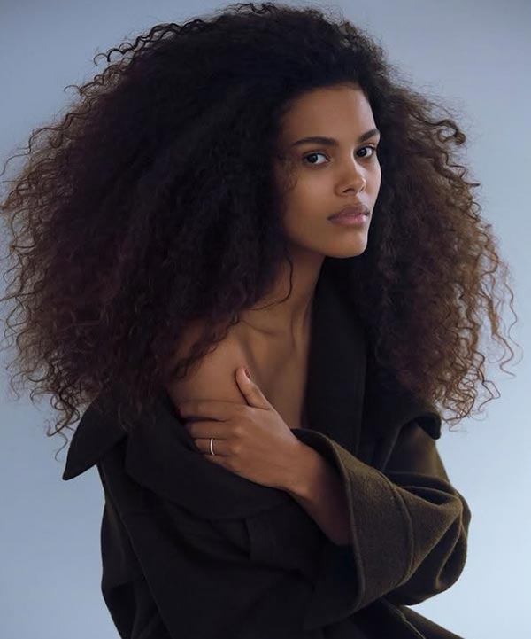 модель Тина Кунаки