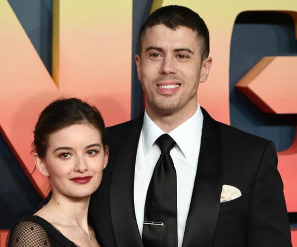 Тоби Кеббелл и Ариэль Уайэт