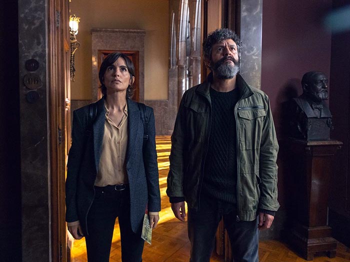 Вероника Эчеги в сериале Город теней